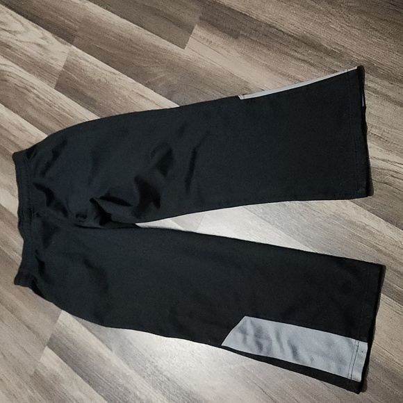 Under Armour Black & Gray Track Pants Size Youth Small Under Armor Logo - Picture 5 of 5